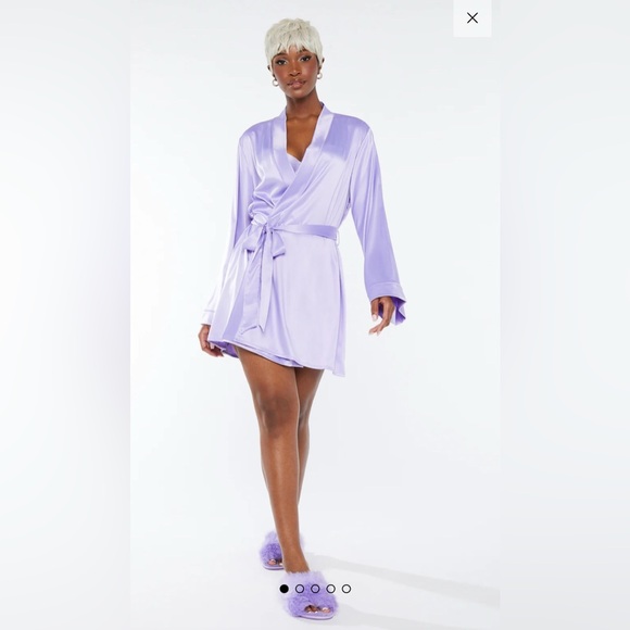 NWT Savage X Fenty Lavender Purple Satin Robe with Lace Lightening Bolt 2x/3x - Picture 4 of 11